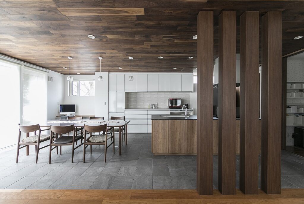 モダン×無垢×掘りごたつのある家