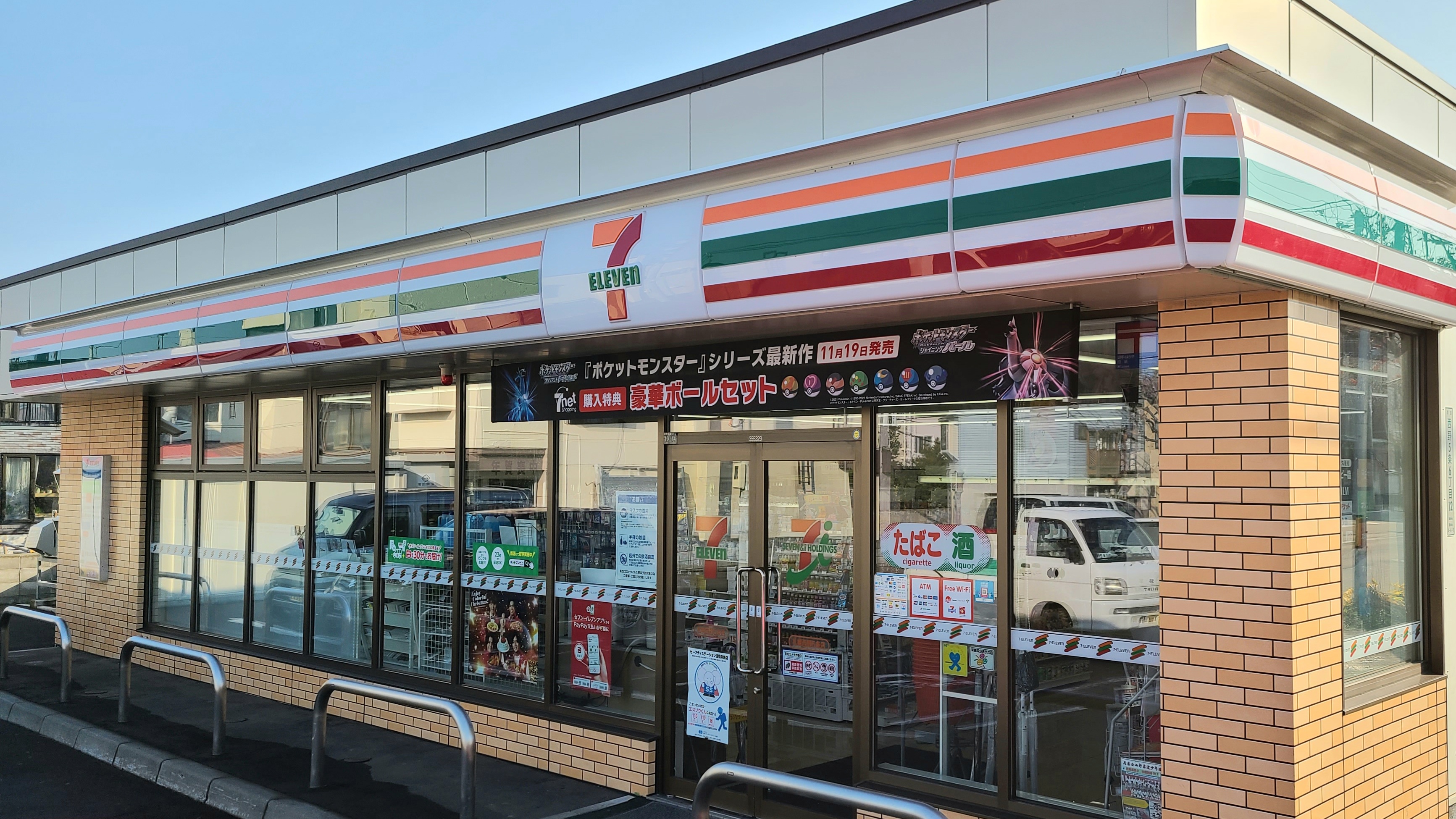 セブンイレブン徒歩約1分／セイコーマート徒歩約2分