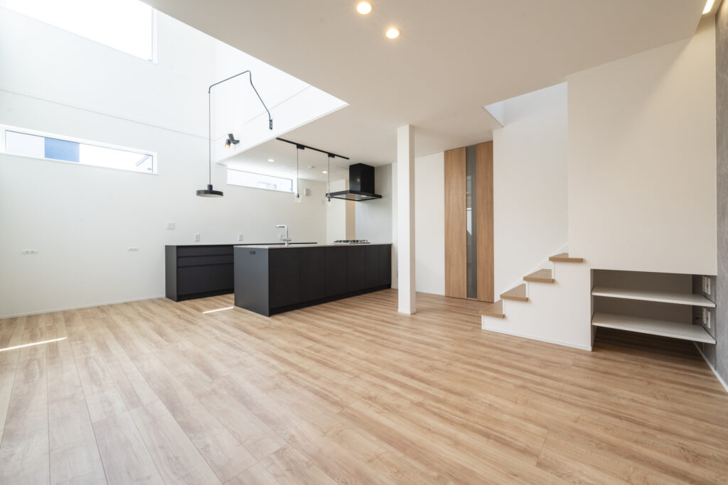 ナチュラル×モダン　こだわりの照明が映える家